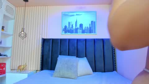 Viiolett online show from January 2025 07:58:02 PM