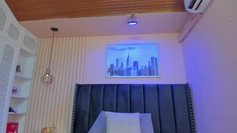 Viiolett online show from January 2025 07:29:02 PM