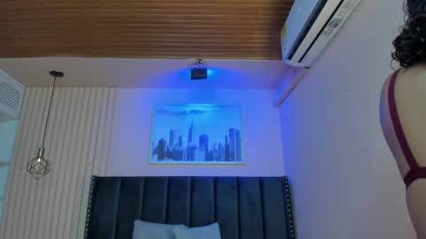 Viiolett online show from February 2025 07:27:01 PM