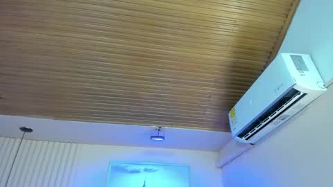 Viiolett online show from October 2025 07:25:01 PM