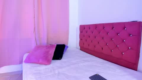 Snapshot of viiolett_lee_ chatting on May 2026 08:58:02 PM Violet online show from May 2026 08:58:02 PM