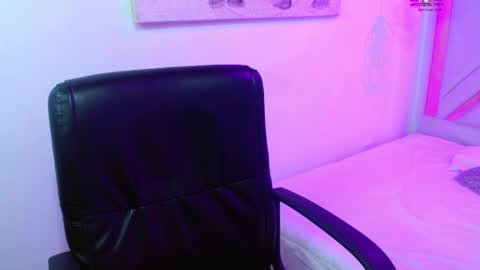 Snapshot of viiolleta chatting on April 2026 12:30:01 PM viioleta online show from April 2026 12:30:01 PM
