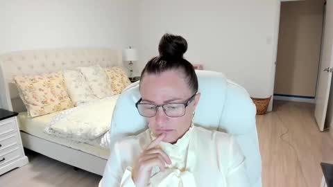 Ukrainian-woman online show from September 2025 01:11:01 PM