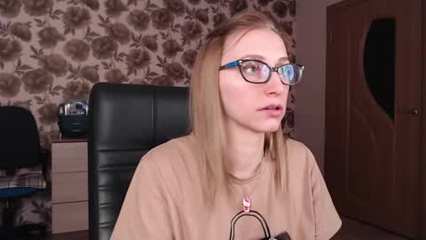 Snapshot of vikaericka chatting on January 2025 10:45:02 PM Vika online show from January 2025 10:45:02 PM