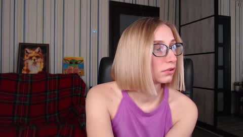 Snapshot of vikaericka chatting on November 2025 12:30:01 AM Vika online show from November 2025 12:30:01 AM