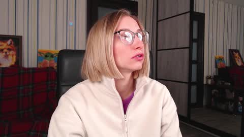 Snapshot of vikaericka chatting on November 2025 07:25:02 AM Vika online show from November 2025 07:25:02 AM