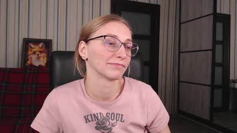 Snapshot of vikaericka chatting on December 2025 09:22:02 PM Vika online show from December 2025 09:22:02 PM