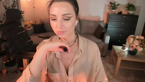 Viki Bellson online show from October 2025 06:38:02 PM