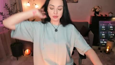 Snapshot of vikibellson chatting on May 2026 07:21:02 PM Viki Bellson online show from May 2026 07:21:02 PM
