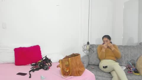 vikiTomson online show from February 2025 12:36:02 PM