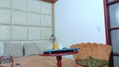 vikiTomson online show from September 2025 12:50:01 PM