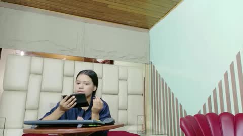 Snapshot of vikitomson chatting on February 2026 12:37:02 PM vikiTomson online show from February 2026 12:37:02 PM