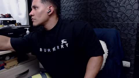 Viktor Herrera online show from February 2025 01:31:01 AM