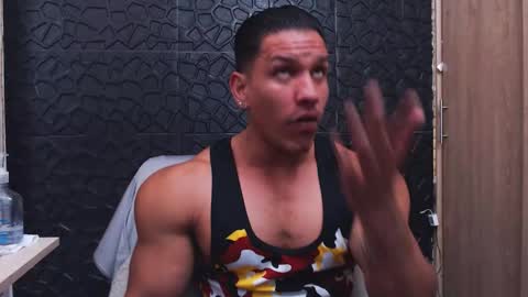 Viktor Herrera online show from October 2025 04:52:02 PM