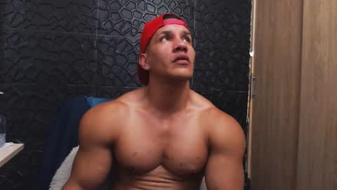 Viktor Herrera online show from November 2025 09:06:01 PM