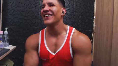 Viktor Herrera online show from November 2025 04:07:01 PM