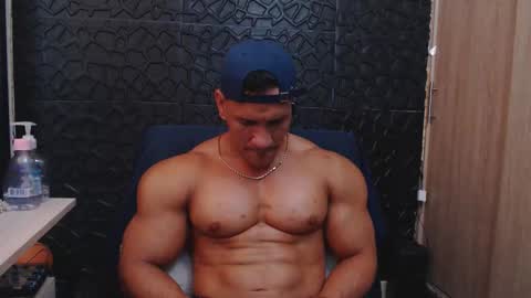 Viktor Herrera online show from December 2025 07:09:01 PM