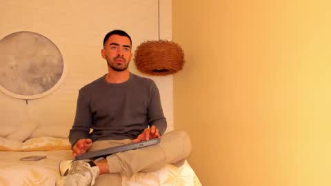 VINCE online show from December 2025 05:01:01 AM