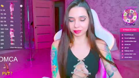 Snapshot of vinkiepinkie chatting on May 2026 05:32:02 PM Vinkiepinkie online show from May 2026 05:32:02 PM