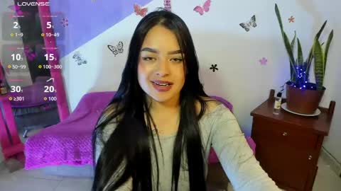 Snapshot of vio_let_ chatting on May 2026 04:50:01 AM Daniela online show from May 2026 04:50:01 AM