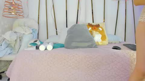 violeet_gray online show from November 2025 11:34:02 AM