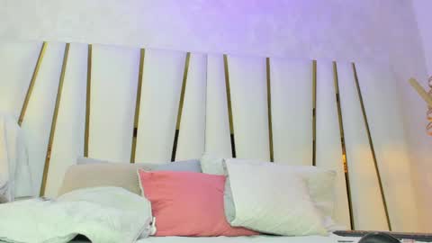Snapshot of violeet_gray chatting on May 2026 11:26:01 AM violeet_gray online show from May 2026 11:26:01 AM