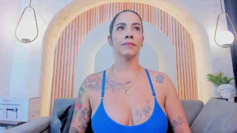 Violette online show from April 2026 10:26:01 AM