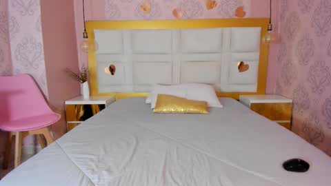 Snapshot of violet15petite chatting on March 2026 12:29:01 PM Violet online show from March 2026 12:29:01 PM