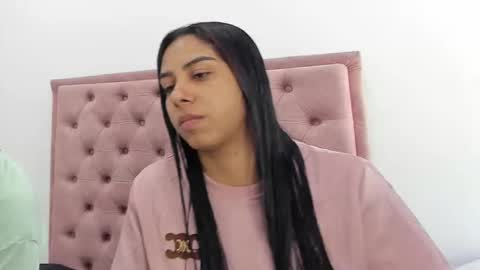 Snapshot of violet_and_myers chatting on September 2025 01:43:02 PM Violet and Myers online show from September 2025 01:43:02 PM