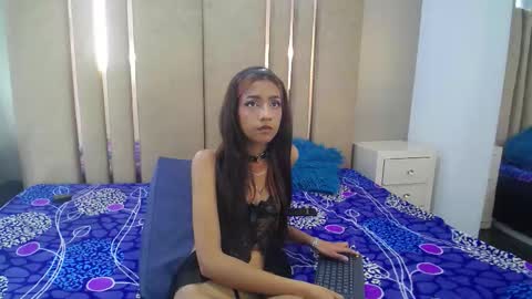 Snapshot of violet_angel13 chatting on February 2026 01:19:02 PM Violet online show from February 2026 01:19:02 PM
