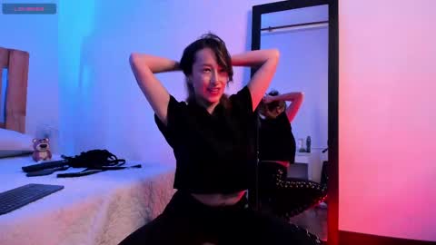 Violet Jones online show from September 2025 03:01:01 PM