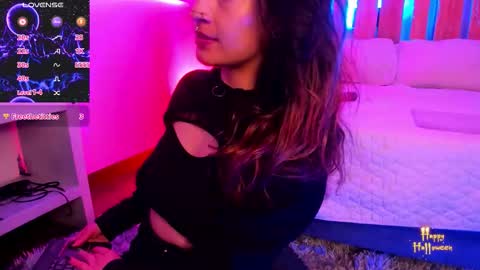 Violet Jones online show from October 2025 02:26:01 PM