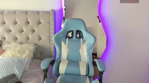  Violet  online show from December 2024 03:25:02 PM