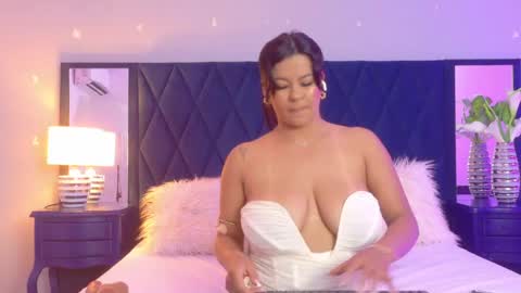 Snapshot of violet_saunders chatting on June 2026 08:15:02 PM Violet online show from June 2026 08:15:02 PM