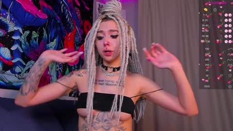 Snapshot of violet_walker7 chatting on January 2025 02:08:02 PM Violet online show from January 2025 02:08:02 PM