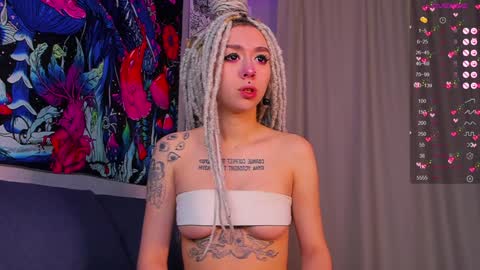 Snapshot of violet_walker7 chatting on January 2025 04:58:01 AM Violet online show from January 2025 04:58:01 AM