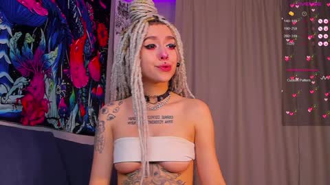 Snapshot of violet_walker7 chatting on January 2025 05:31:01 AM Violet online show from January 2025 05:31:01 AM