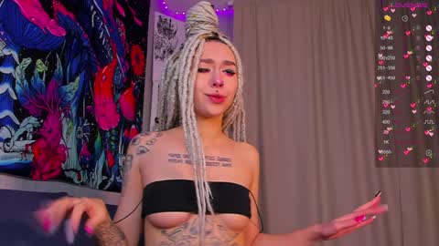 Snapshot of violet_walker7 chatting on January 2025 05:03:01 AM Violet online show from January 2025 05:03:01 AM