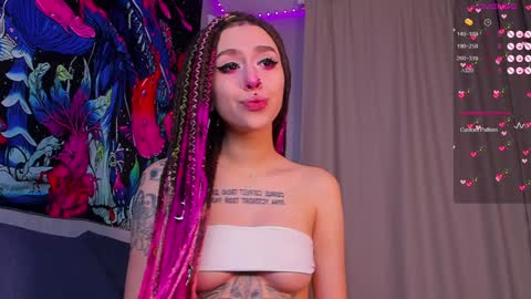 Snapshot of violet_walker7 chatting on February 2025 05:28:02 AM Violet online show from February 2025 05:28:02 AM