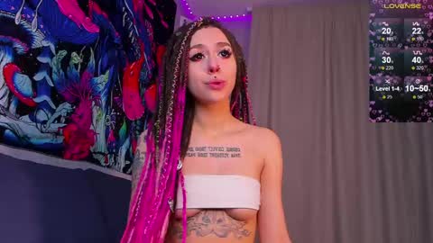 Snapshot of violet_walker7 chatting on February 2025 05:07:01 PM Violet online show from February 2025 05:07:01 PM