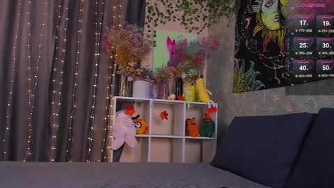 Snapshot of violet_walker7 chatting on October 2025 04:42:01 AM Violet online show from October 2025 04:42:01 AM