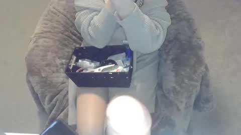 violet_winter97 online show from December 2024 03:16:01 PM