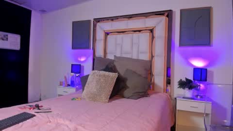 Violeta  online show from November 2025 12:07:02 PM