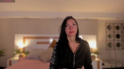 Violeta  online show from May 2026 12:00:02 PM