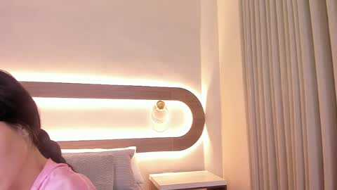 Snapshot of violeta_sum chatting on April 2026 12:03:01 PM Violeta Sum online show from April 2026 12:03:01 PM