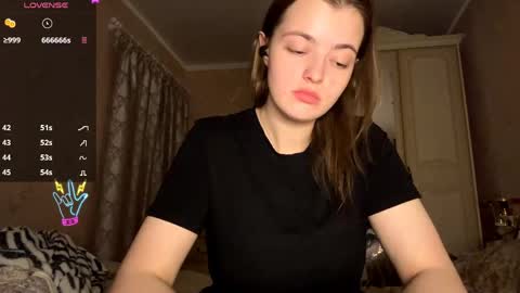 Snapshot of violetamelia chatting on May 2026 05:31:02 PM Eva online show from May 2026 05:31:02 PM