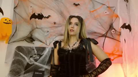 Violeta online show from October 2025 08:18:02 PM