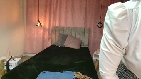 VIOLETA online show from February 2025 12:57:02 PM