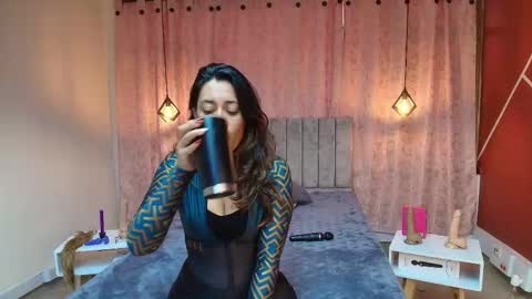 VIOLETA online show from November 2025 01:44:02 PM