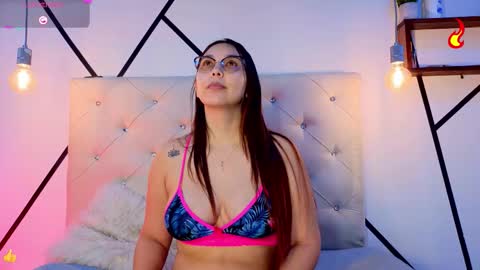 violeta simonz online show from February 2026 10:37:01 PM